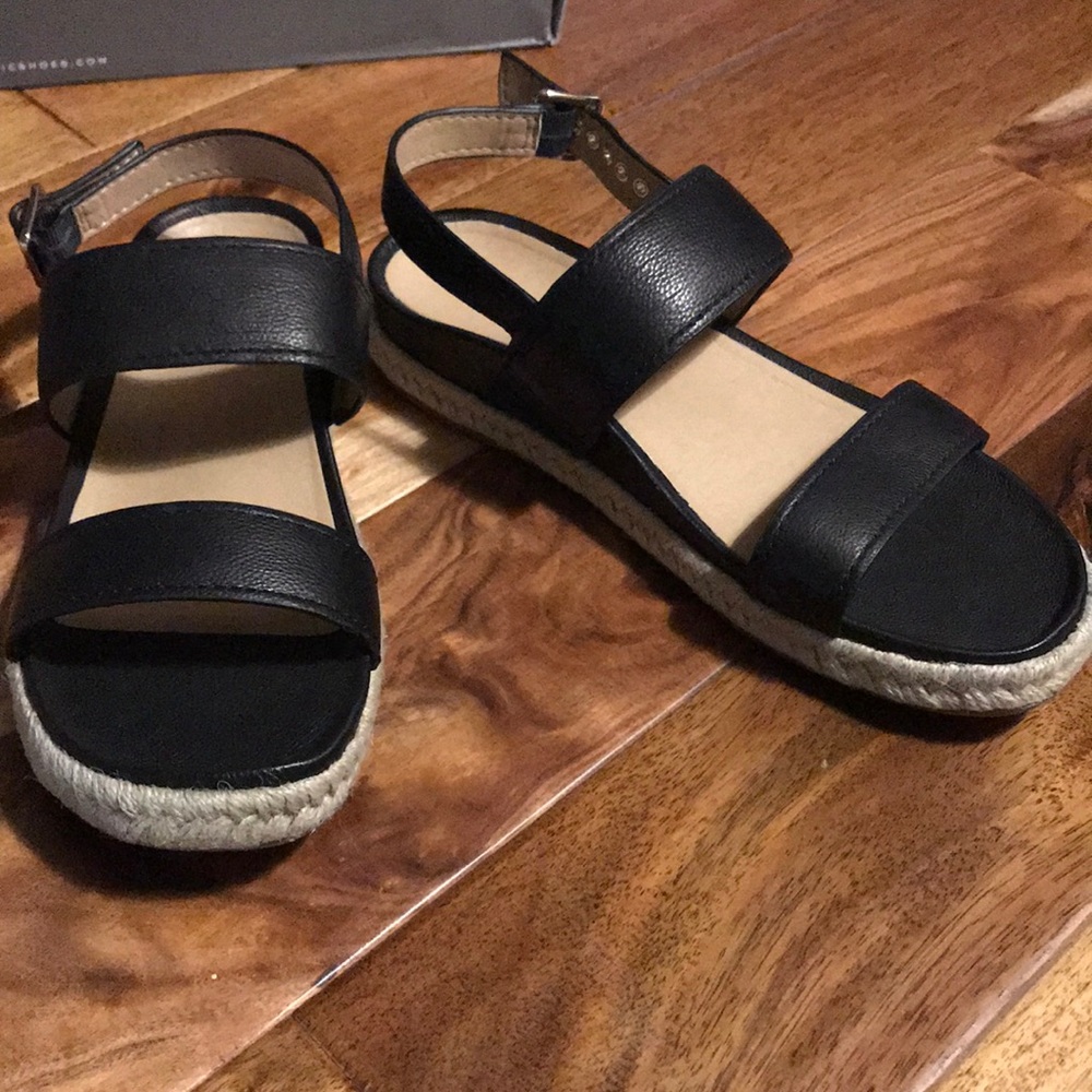 Restocked‼️- 5🌟- Vionic Black LEATHER Sandals - Picture 8 of 8